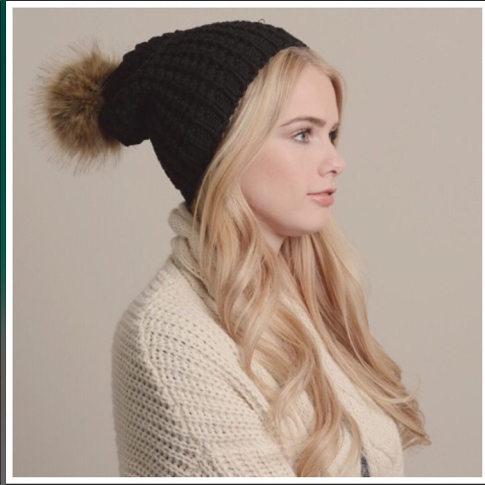 Knit hat with faux fur Pom Pom